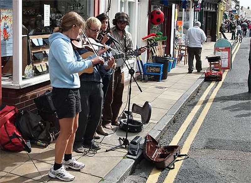 Cocos Lovers at Deal Folk Festival 2010 (photo: Steve Wakeford)