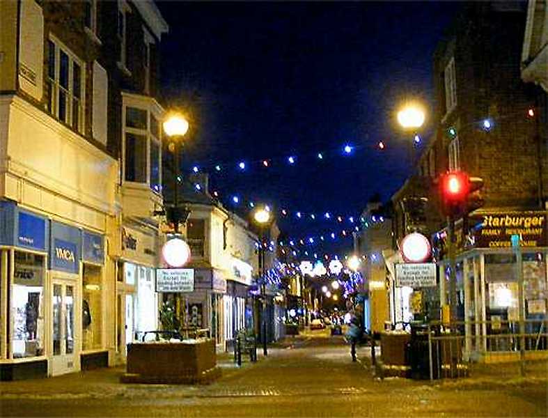 Deal High Street Christmas lights 2009 (photo: Harold Wyld)