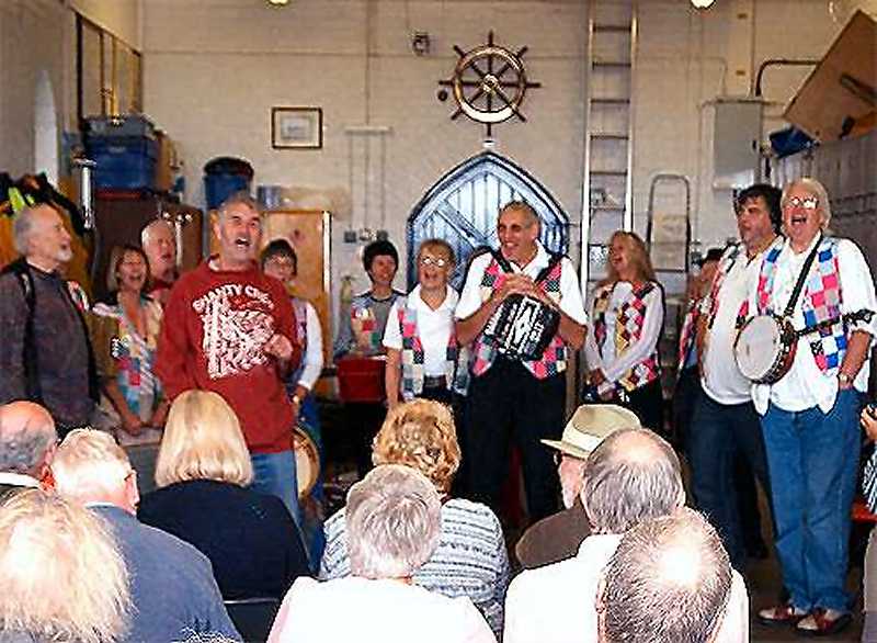 Hoodeners at Deal Folk Festival 2010 (photo: Steve Wakeford)