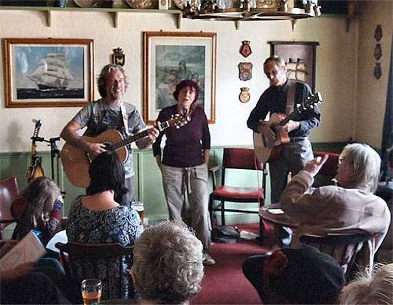 Loose Change at Deal Folk Festival 2010 (photo: Steve Wakeford)