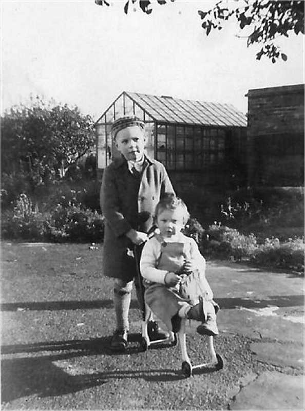 John and Richard Whiteside in 1952
