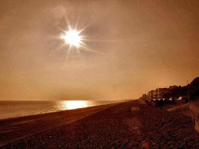 Sandgate sunset (photo: Harold Wyld)