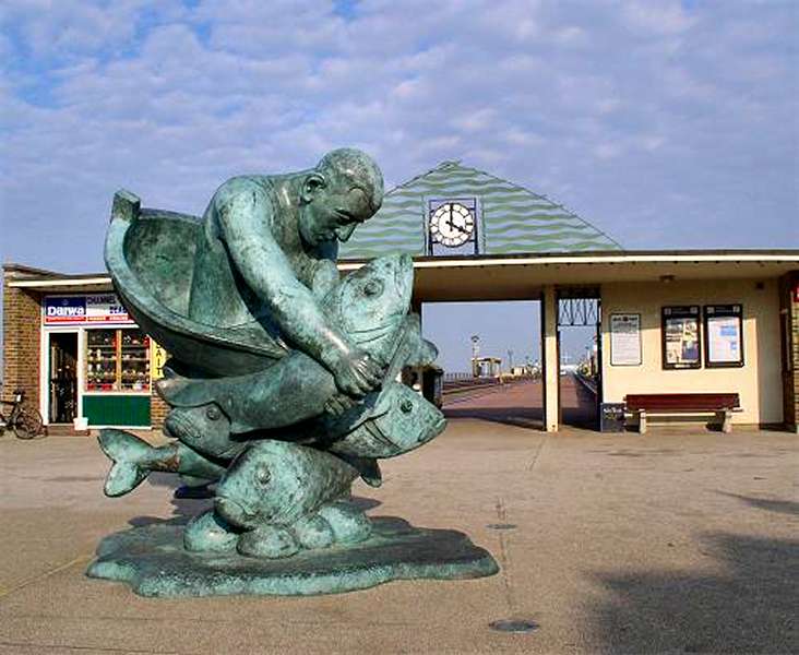 Deal Pier entrance (photo: Harold Wyld)