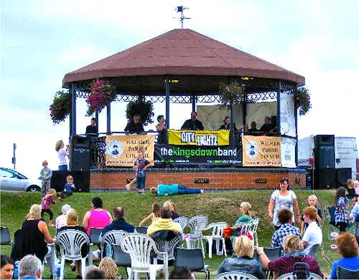 Walmer Picnic 2010 (photo: Harold Wyld)