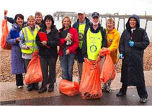 Deal beach clean, Saturday 14 August 2010 (photo: Steve Wakeford)