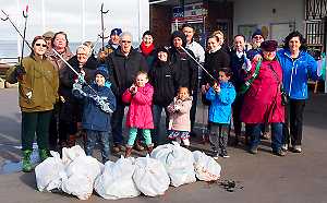 Deal beach clean - feb21 2016 (photo: Steve Wakeford)