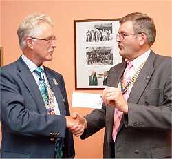 cheque presentation (photo: Gerry Costa)