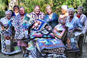 Helping Hands supporters hand over 100 quilts (photo: Harold Wyld)
