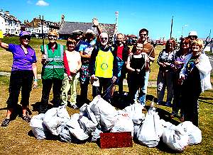 Walmer beach cleaners (photo: Steve Wakeford)