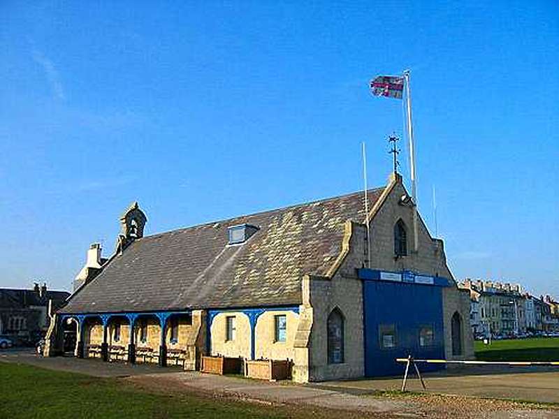 RNLI lifeboat house (photo: Harold Wyld)