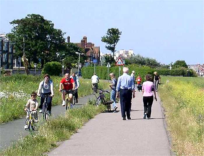 Cycling on the Saxon Shoreway at Walmer (photo: Harold Wyld)