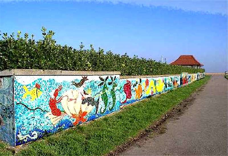 Jubilee mosaic wall (photo: Harold Wyld)