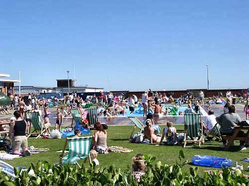 Seafront paddling pool (photo: Harold Wyld)