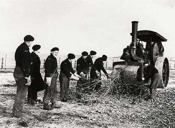 Removing beach defences (photo: courtesy of East Kent Mercury)